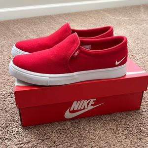 Women Nike Slip Ons (Size 8)